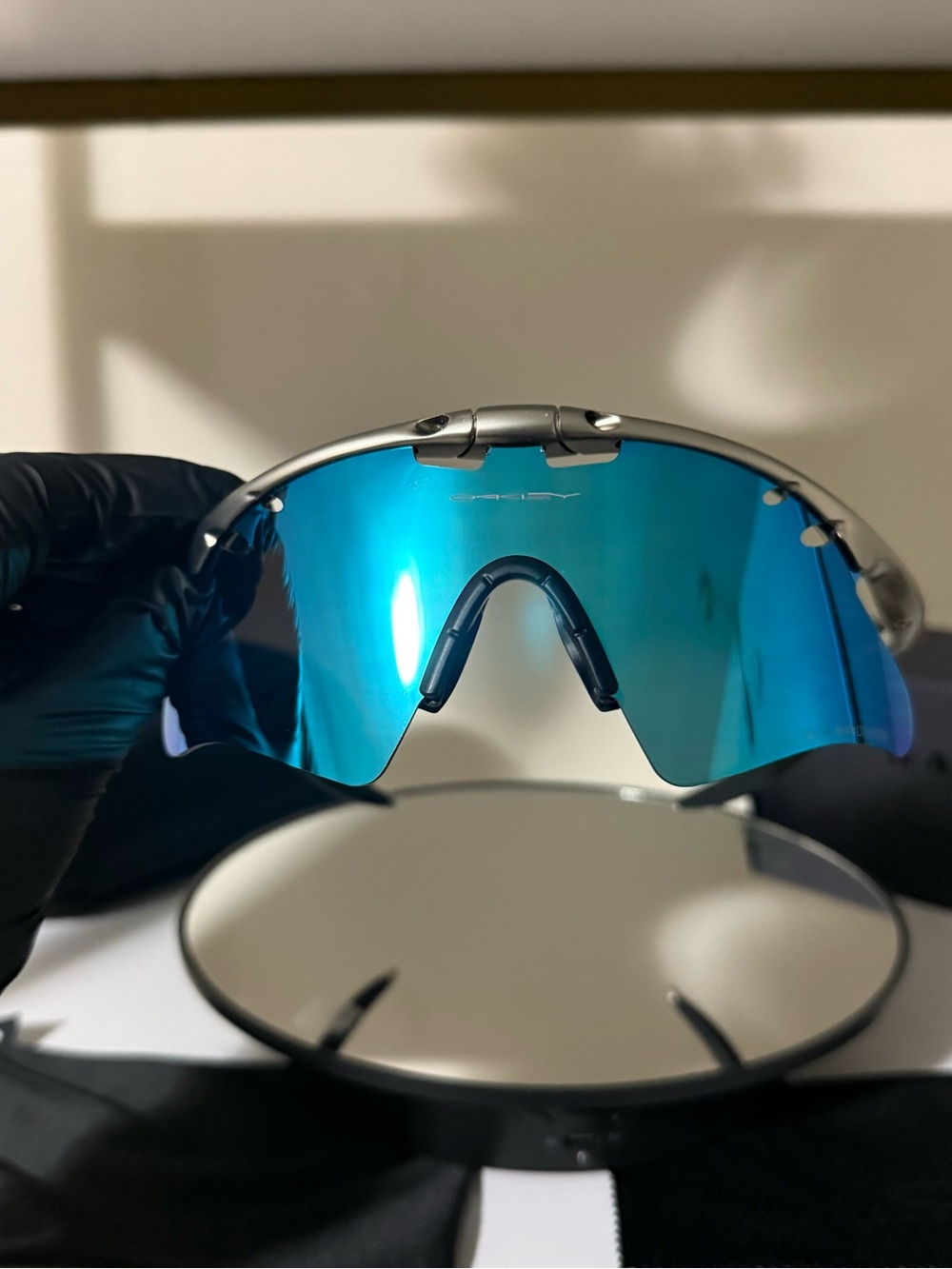 Oakley Sunglasses Blue Mirrored Lens Silver Frame